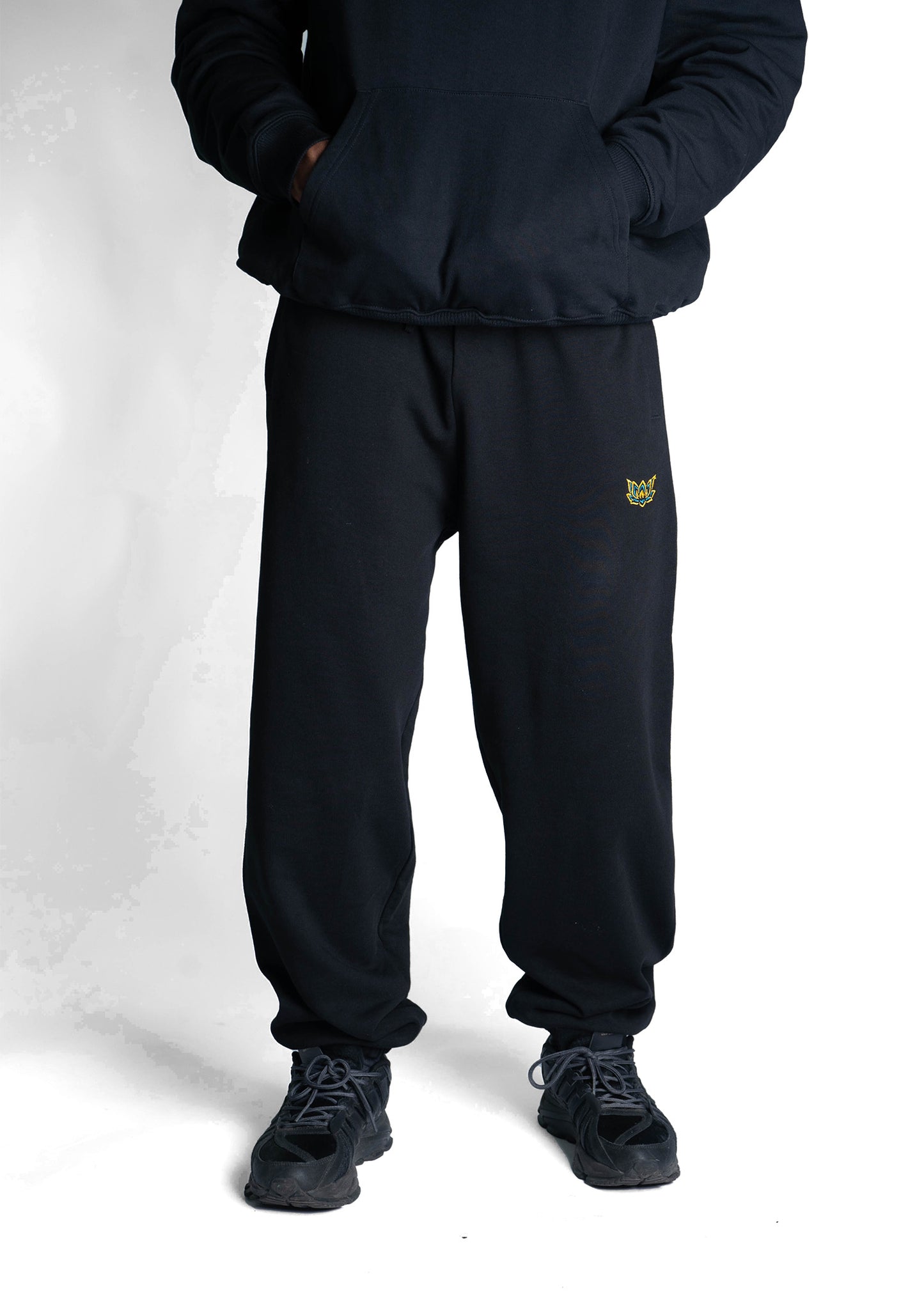 LOTUS PREMIUM SWEATPANTS - BLACK