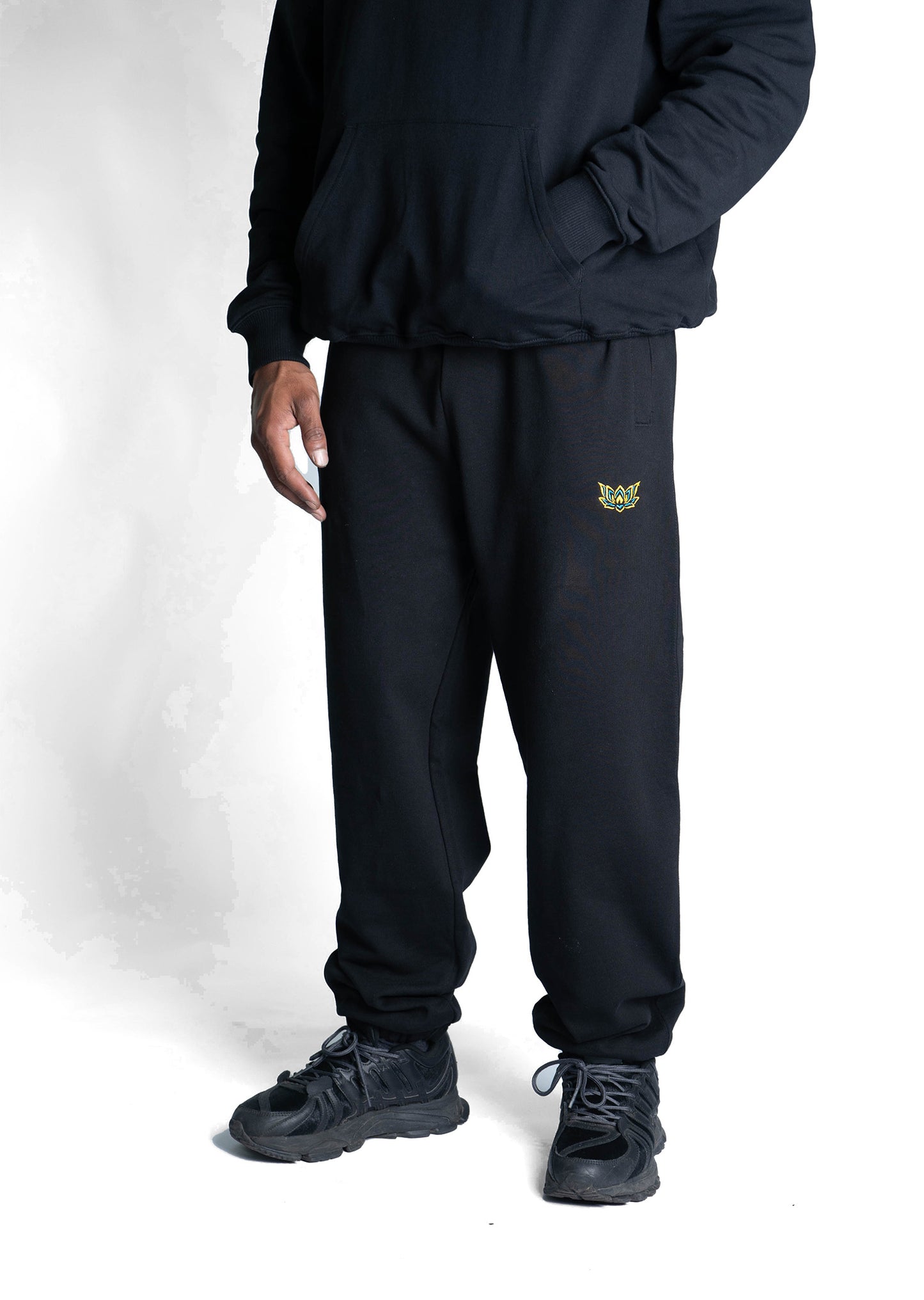 LOTUS PREMIUM SWEATPANTS - BLACK